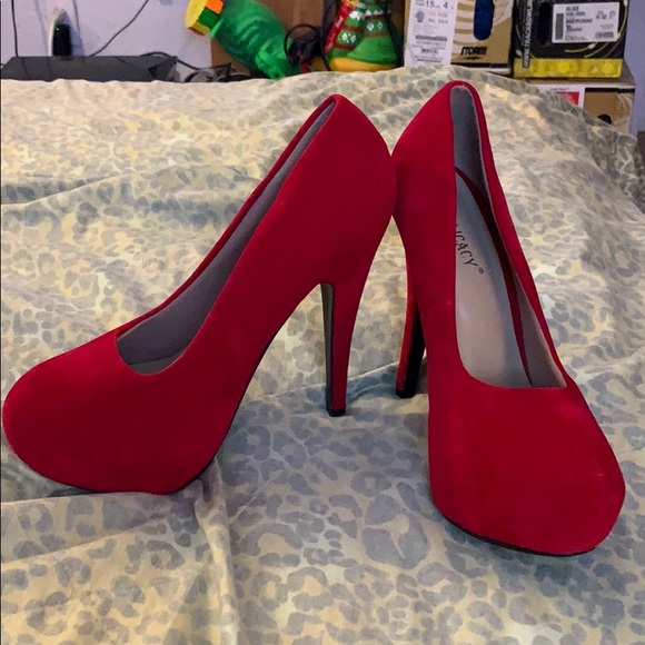 Women’s heels - Picture 1 of 2